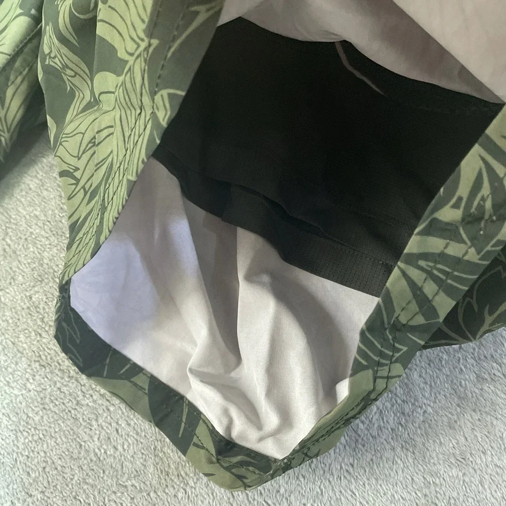 NWT Kirkland Signature Swim Shorts Men's XXL Green Polyester Floral Tropical